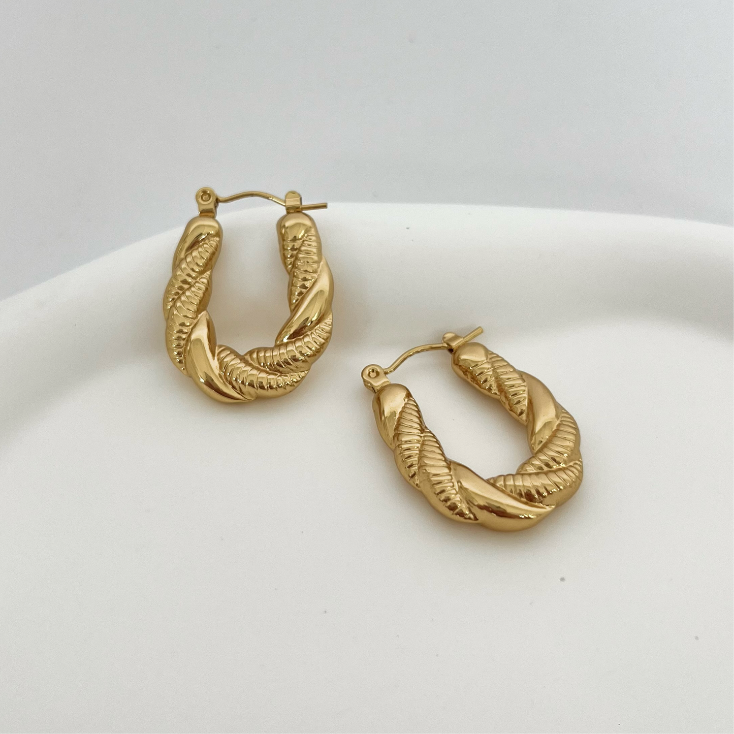 Hoops ovaladas trenzadas