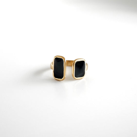 Anillo abierto doble piedra negra cuadrada