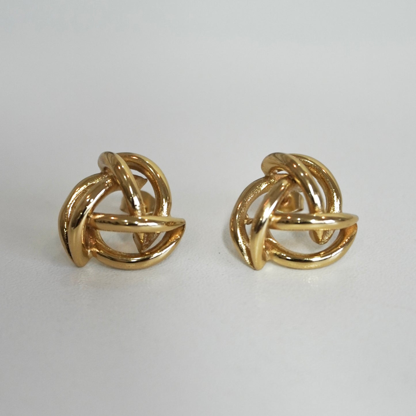 Aretes líneas entrelazadas