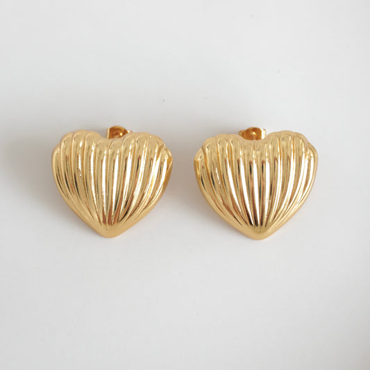 Aretes corazón y líneas