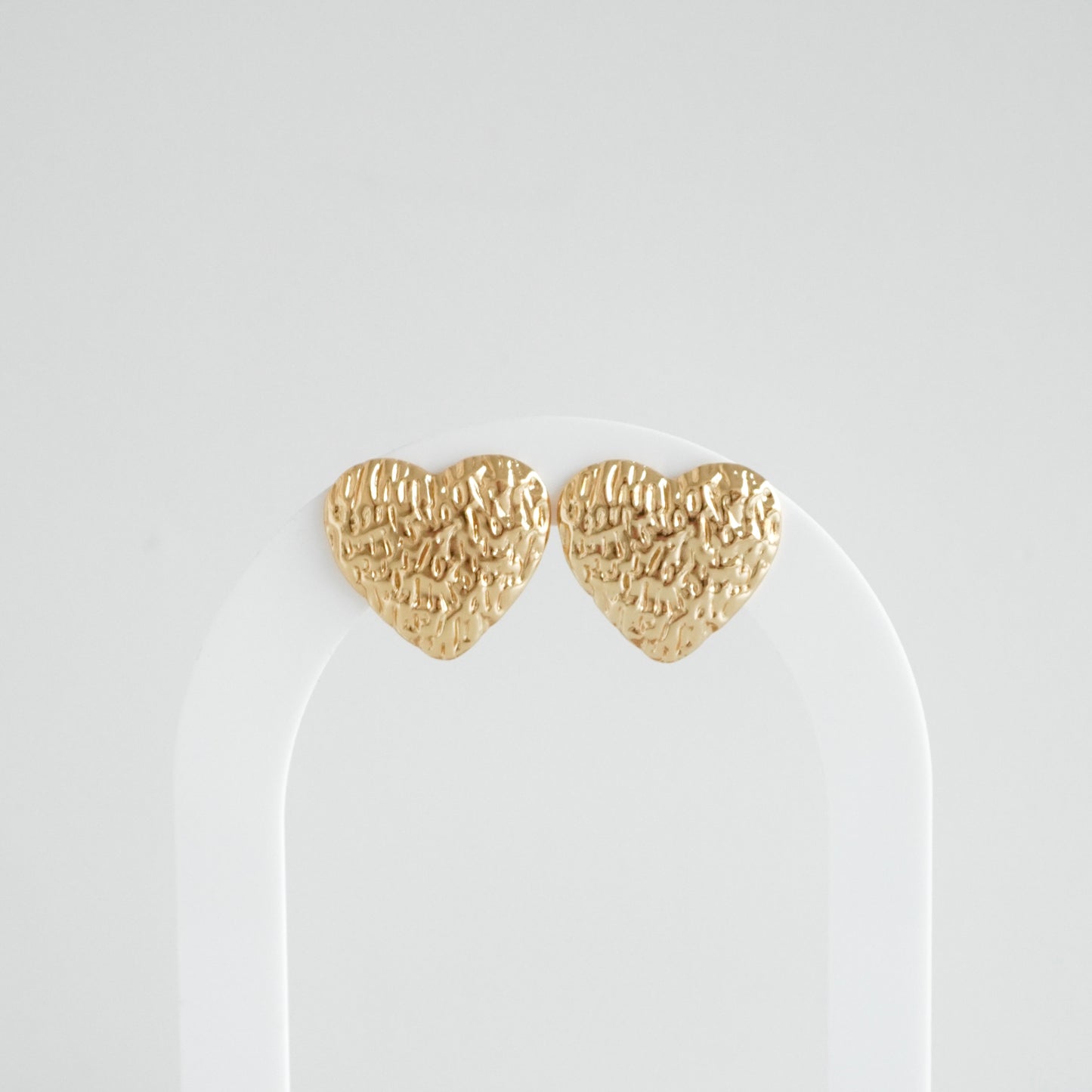 Aretes corazón corrugado pequeños