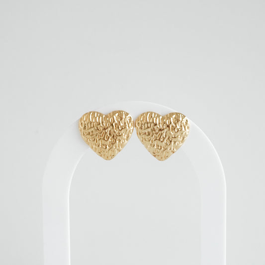 Aretes corazón corrugado pequeños