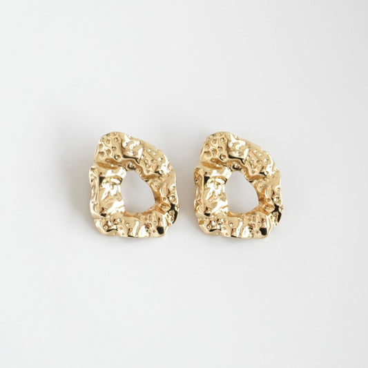 Aretes desiguales corrugados