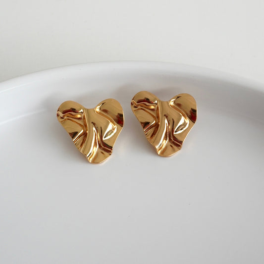 Aretes corazón corrugado