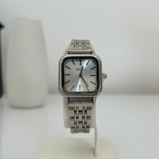 Reloj cuadrado plateado