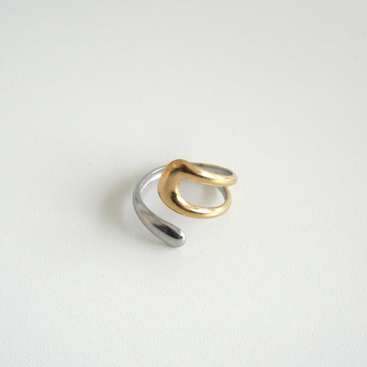 Anillo asimétrico abierto bicolor