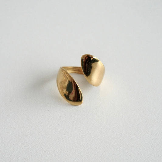 Anillo abierto cruzado chunky
