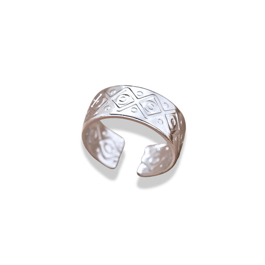 Anillo liso con triángulos