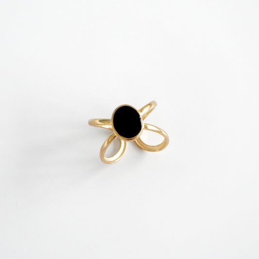 Anillo cruzado con piedra negra