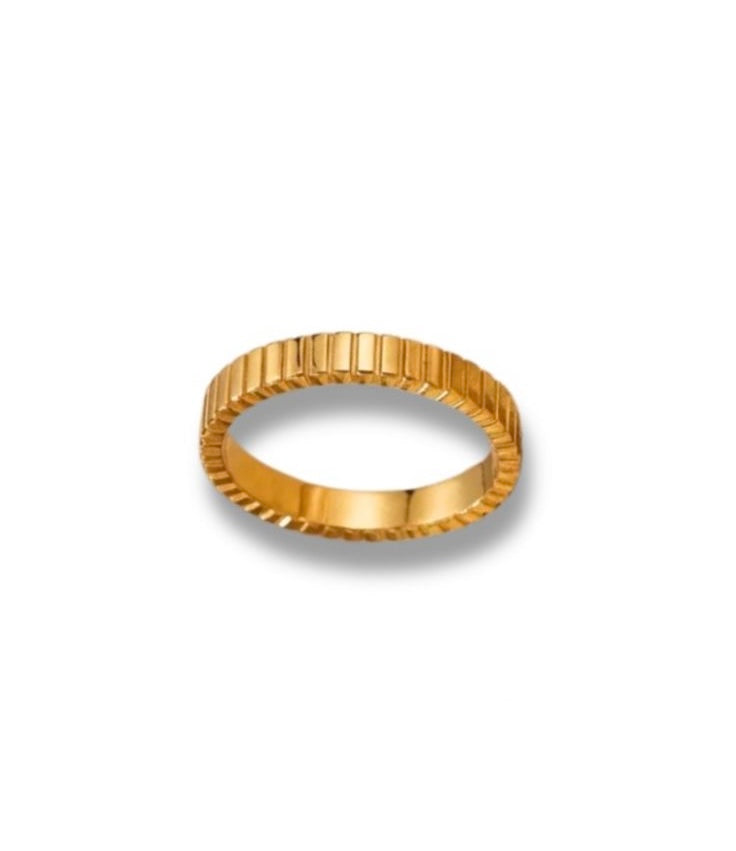 Anillo delgado con líneas talla 5